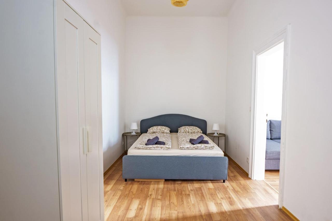 1090 Apartament *