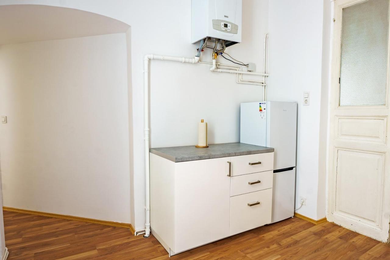 1090 Apartament *