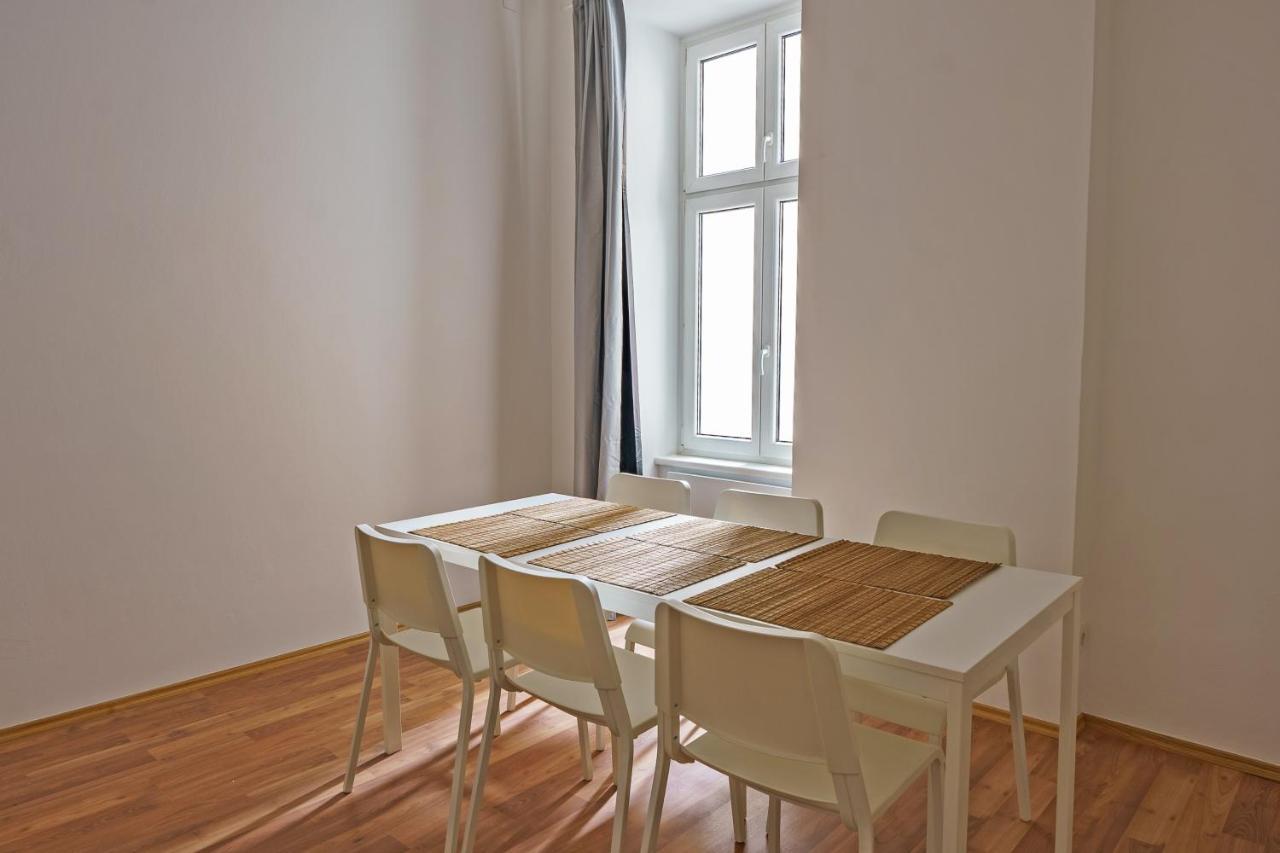 Apartament 1090 *